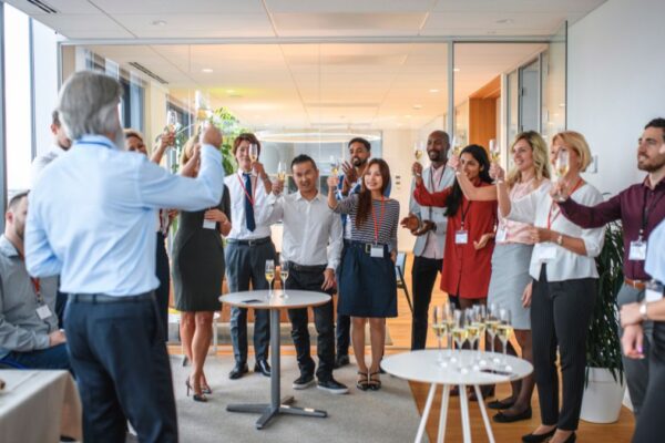 Comment organiser une soirée lancement de produit à Paris inoubliable